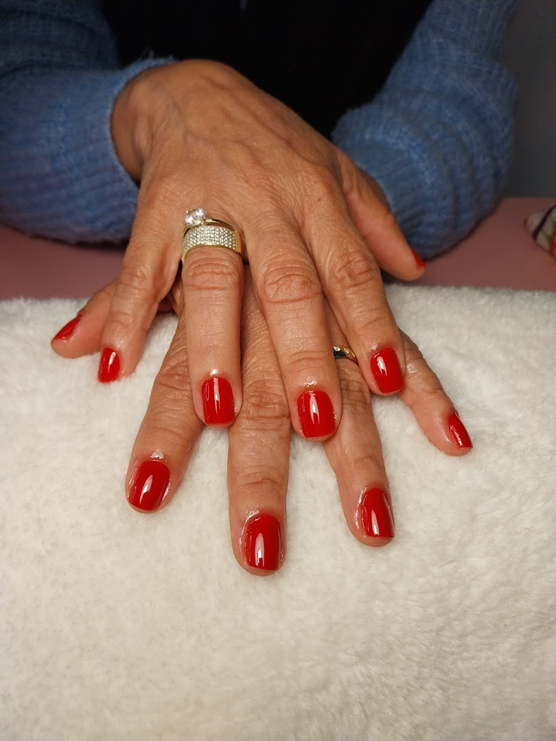 Manicure met rode gellak