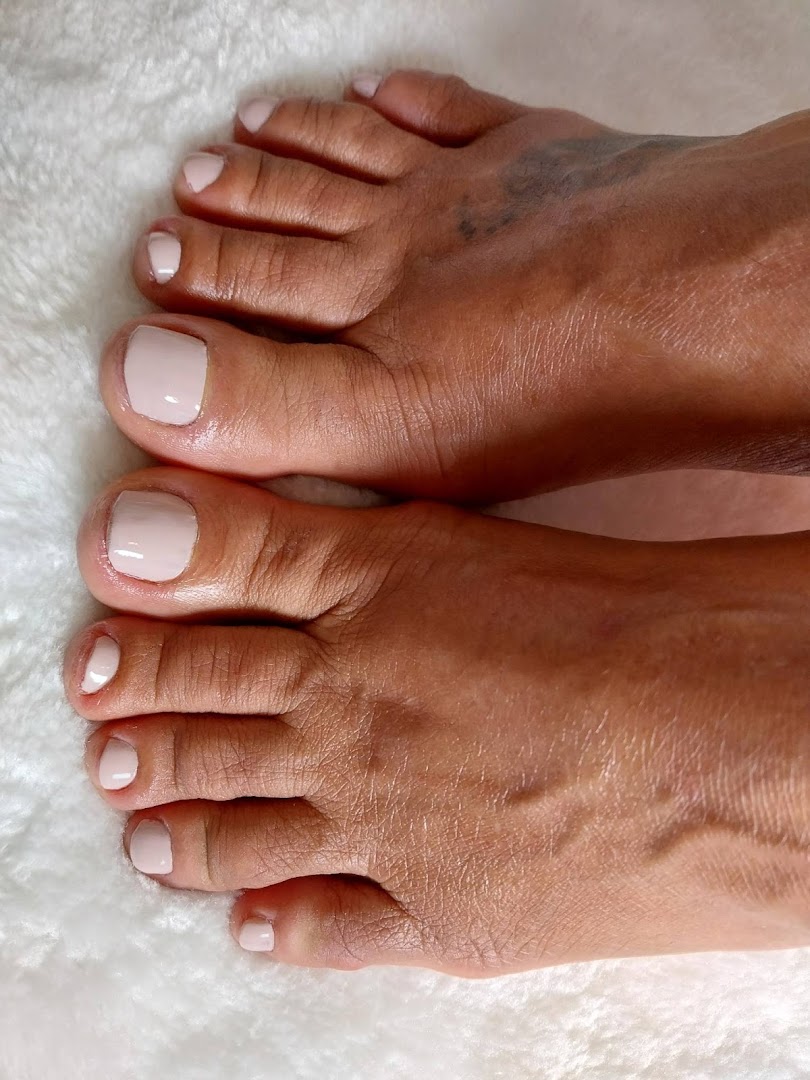 Pedicure, nude